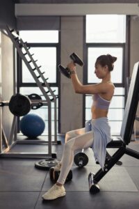 benefícios do treino de força para mulheres